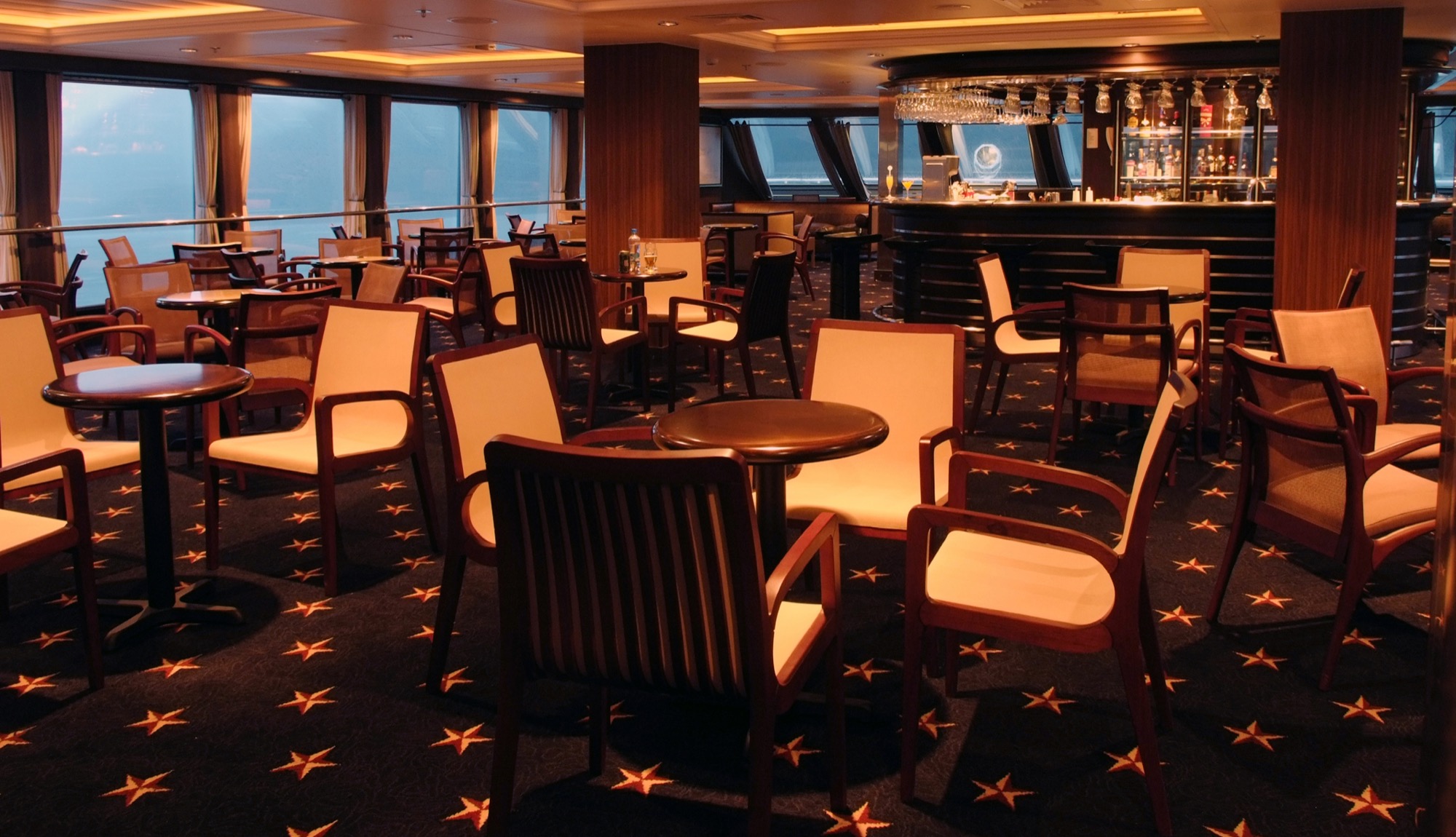 Australis Stella Australis Darwin Lounge 5.jpg